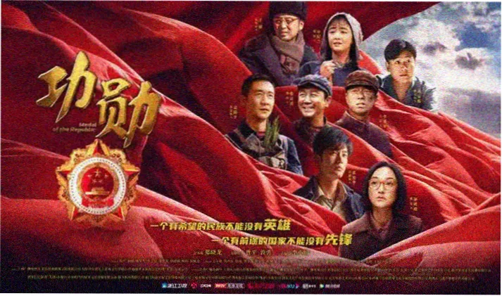 编辑部桌面：摊开的样刊与手写批注